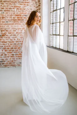Braut Cape aus Softtüll mit Schleppe – Niamh><noscript><img width=