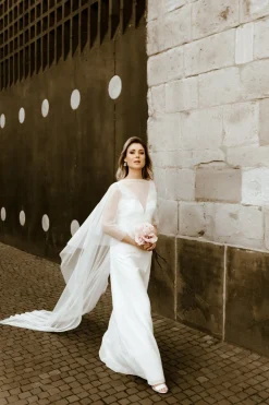 Braut Cape aus Softtüll mit Schleppe – Niamh><noscript><img width=