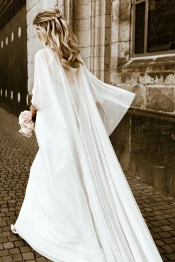 Braut Cape aus Softtüll mit Schleppe – Niamh><noscript><img width=