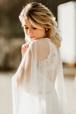 Braut Cape mit langer Schleppe – Oriana><noscript><img width=