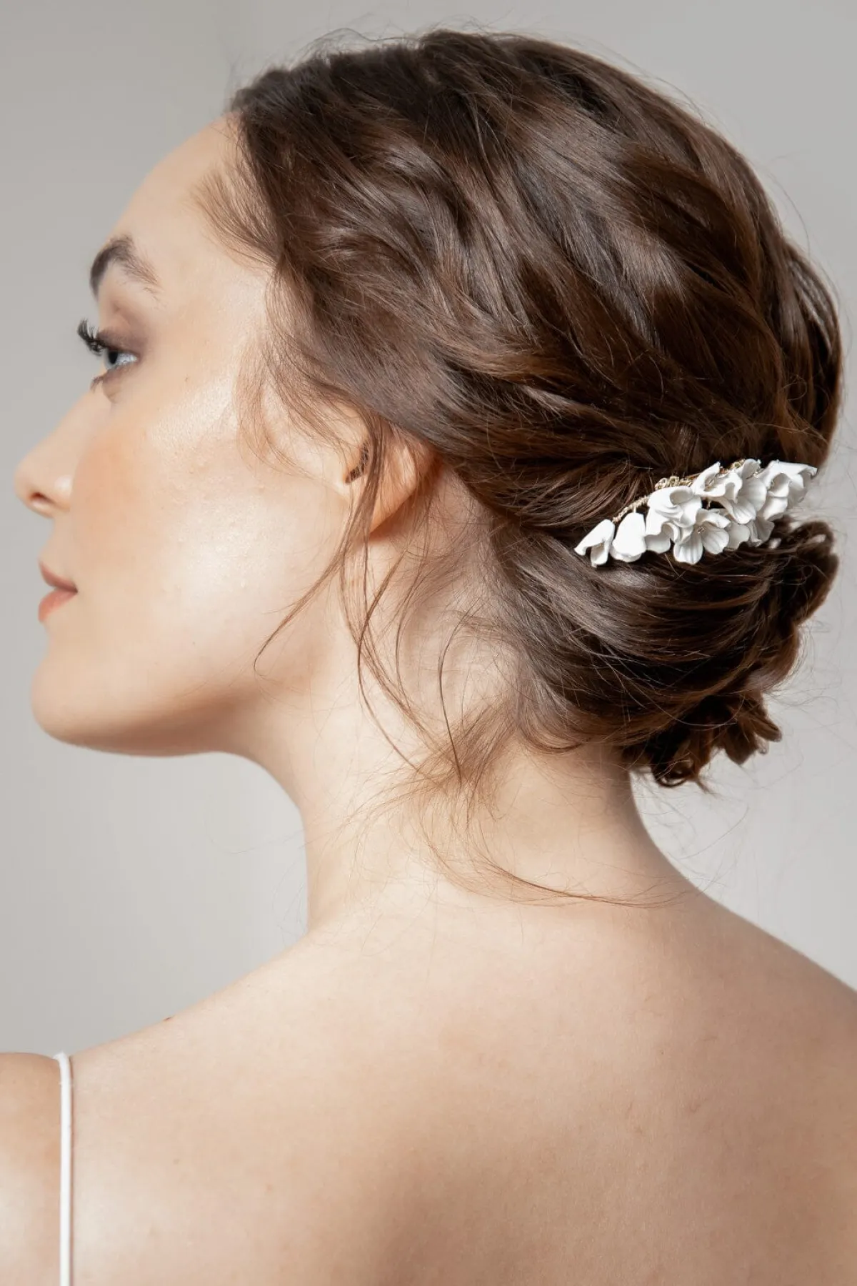 Braut Haarkamm mit Porzellanblüten>Poirier Online