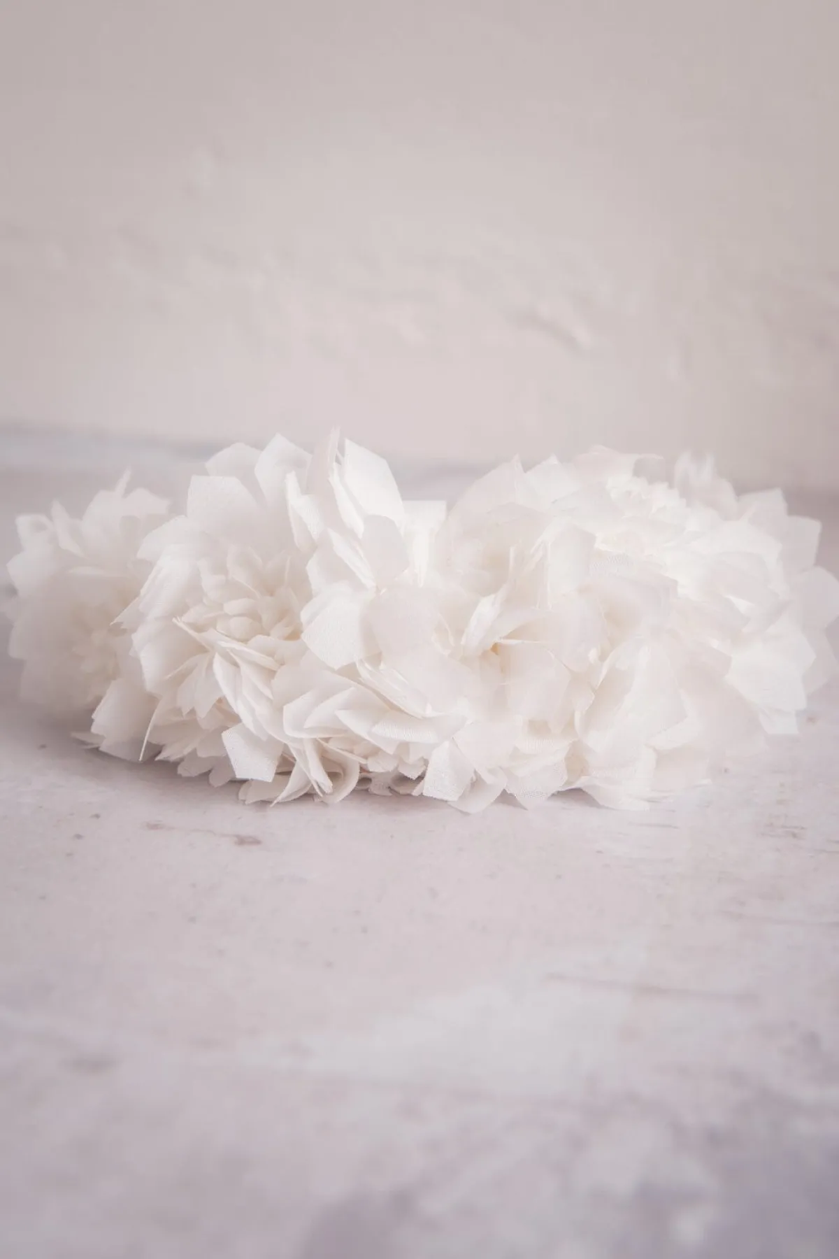 Braut Haarreif mit Organdy-Blüten in Ivory>Carla Hot