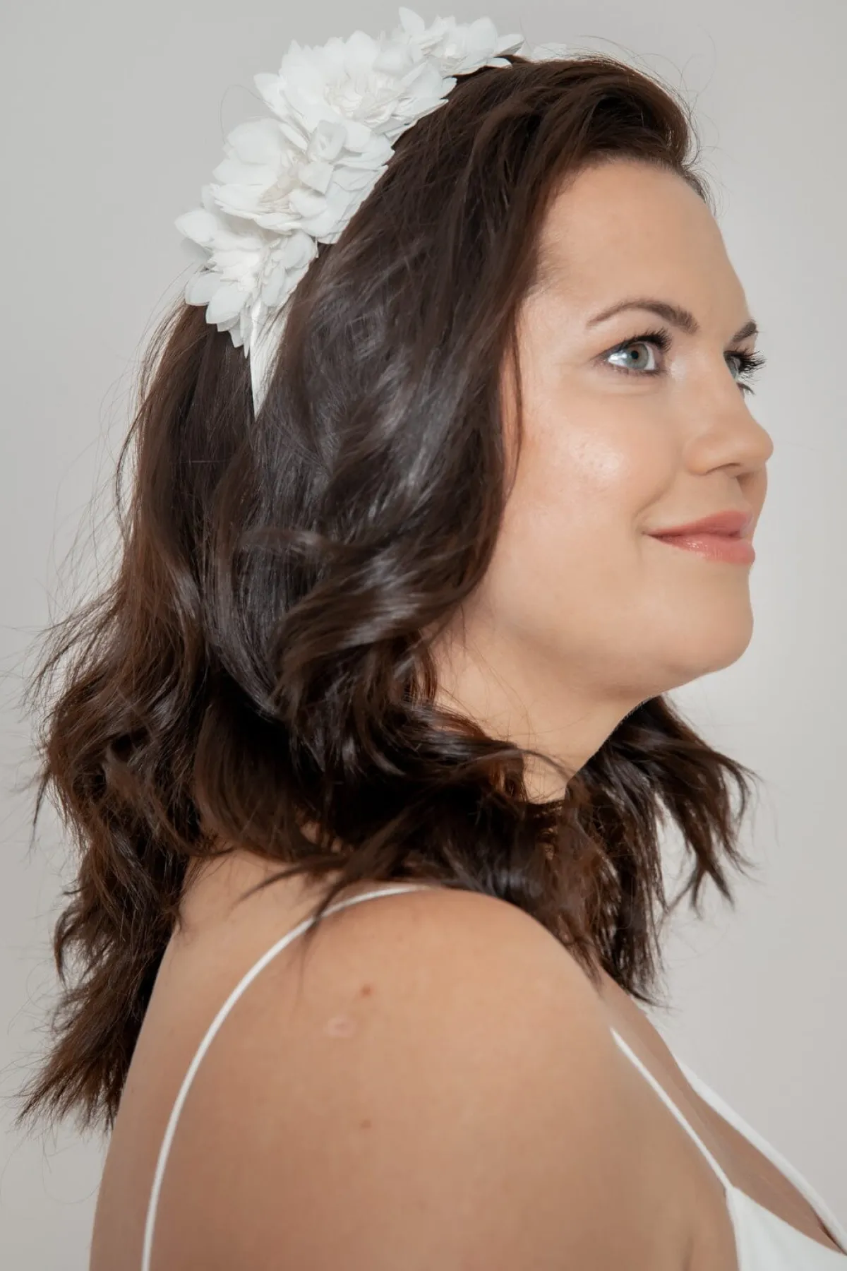 Braut Haarreif mit Organdy-Blüten in Ivory>Carla Hot