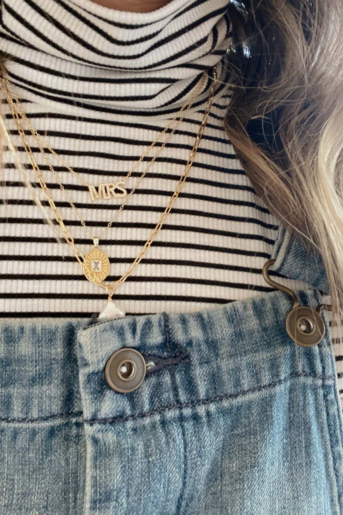 Braut Halskette mit Kristall-Anhänger "MRS">Untamed Petals