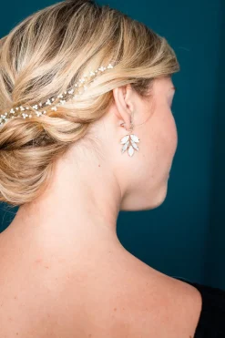 Braut Kristall-Ohrstecker in Mondstein-Farbe><noscript><img width=