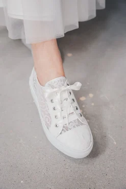 Braut Sneakers mit Spitze und Satinschnürsenkeln - Nelli Pearl Lace><noscript><img width=