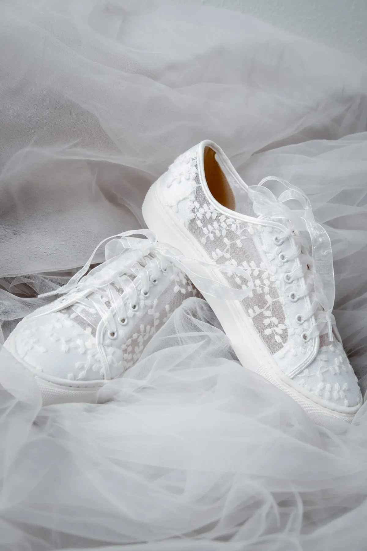 Braut Sneakers mit Spitze – Oakley | The>Perfect Bridal Company Online