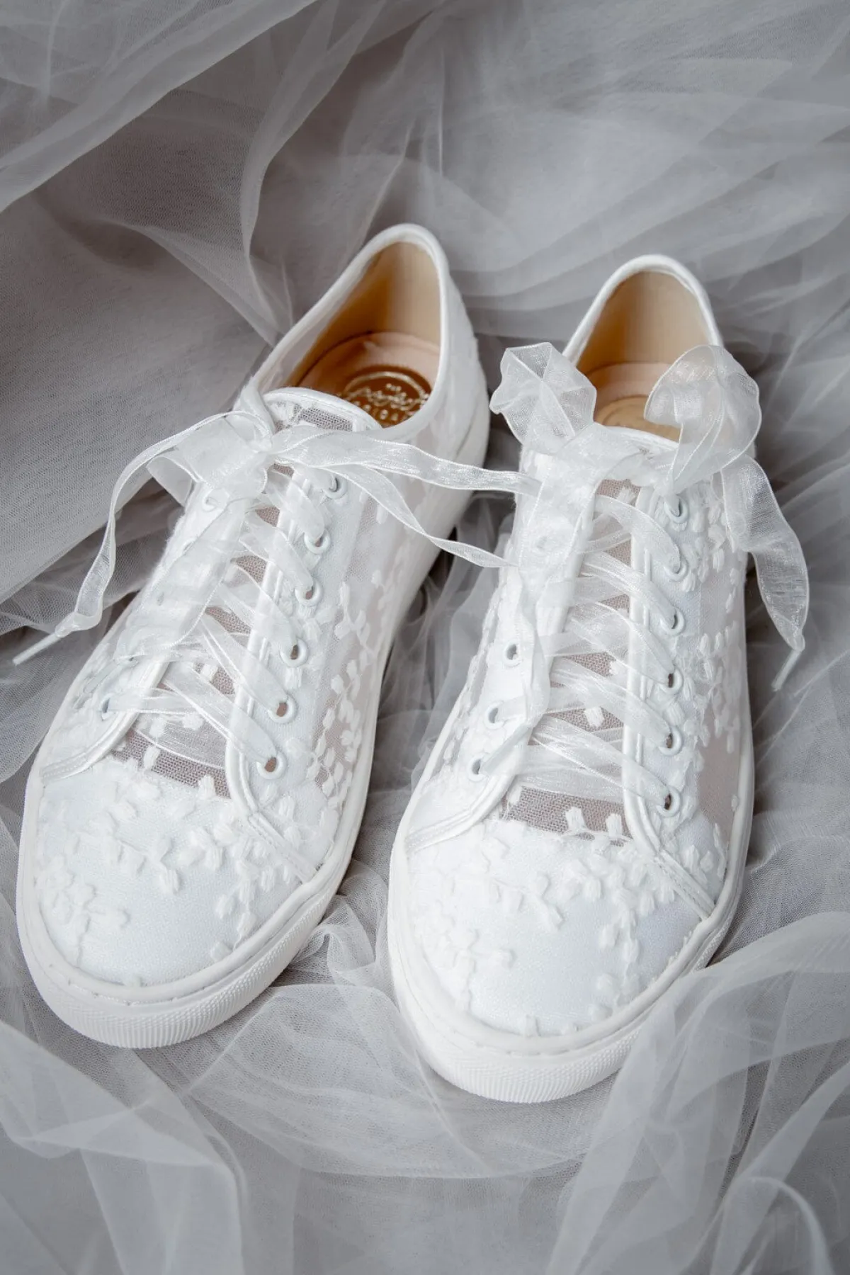 Braut Sneakers mit Spitze – Oakley | The>Perfect Bridal Company Online