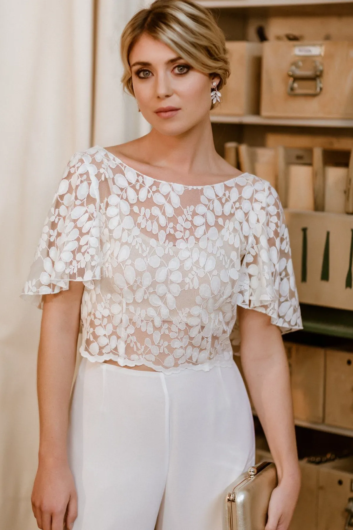 Braut Top aus Botanikspitze mit weiten Flügelärmeln – Lucy>noni Hot