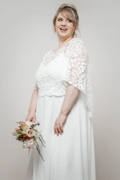 Braut Top aus Botanikspitze mit weiten Flügelärmeln – Lucy Curvy>noni Online