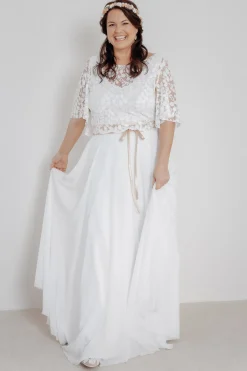 Braut Top aus Botanikspitze mit weiten Flügelärmeln – Lucy Curvy><noscript><img width=