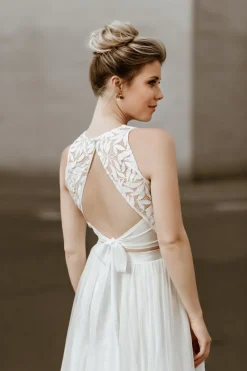 Braut Top mit Blätter-Muster und Rückenausschnitt – Emilia>noni Sale