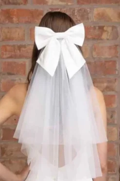 Brautschleier aus Softtüll mit Schleifen-Detail | The><noscript><img width=