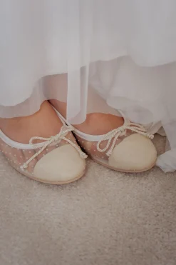 Brautschuh mit Tupfen - Marilyn Daphne Perla rund><noscript><img width=