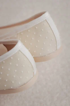 Brautschuh mit Tupfen - Marilyn Daphne Perla rund><noscript><img width=