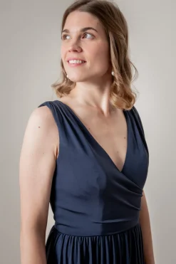 Dunkelblaues Brautjungfernkleid |><noscript><img width=