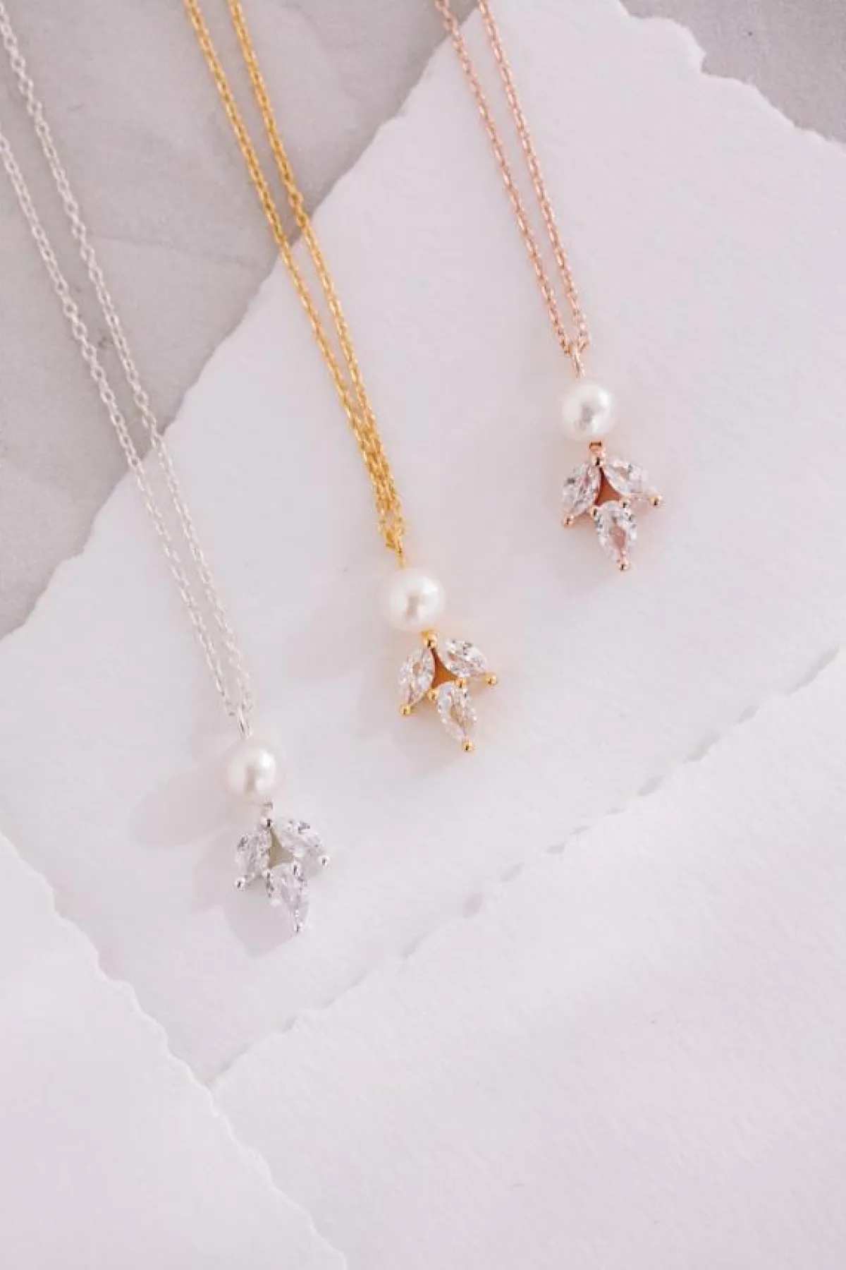 Elegante Braut Halskette mit Kristallen und Perle - Simply Delightful>Juvelan Sale