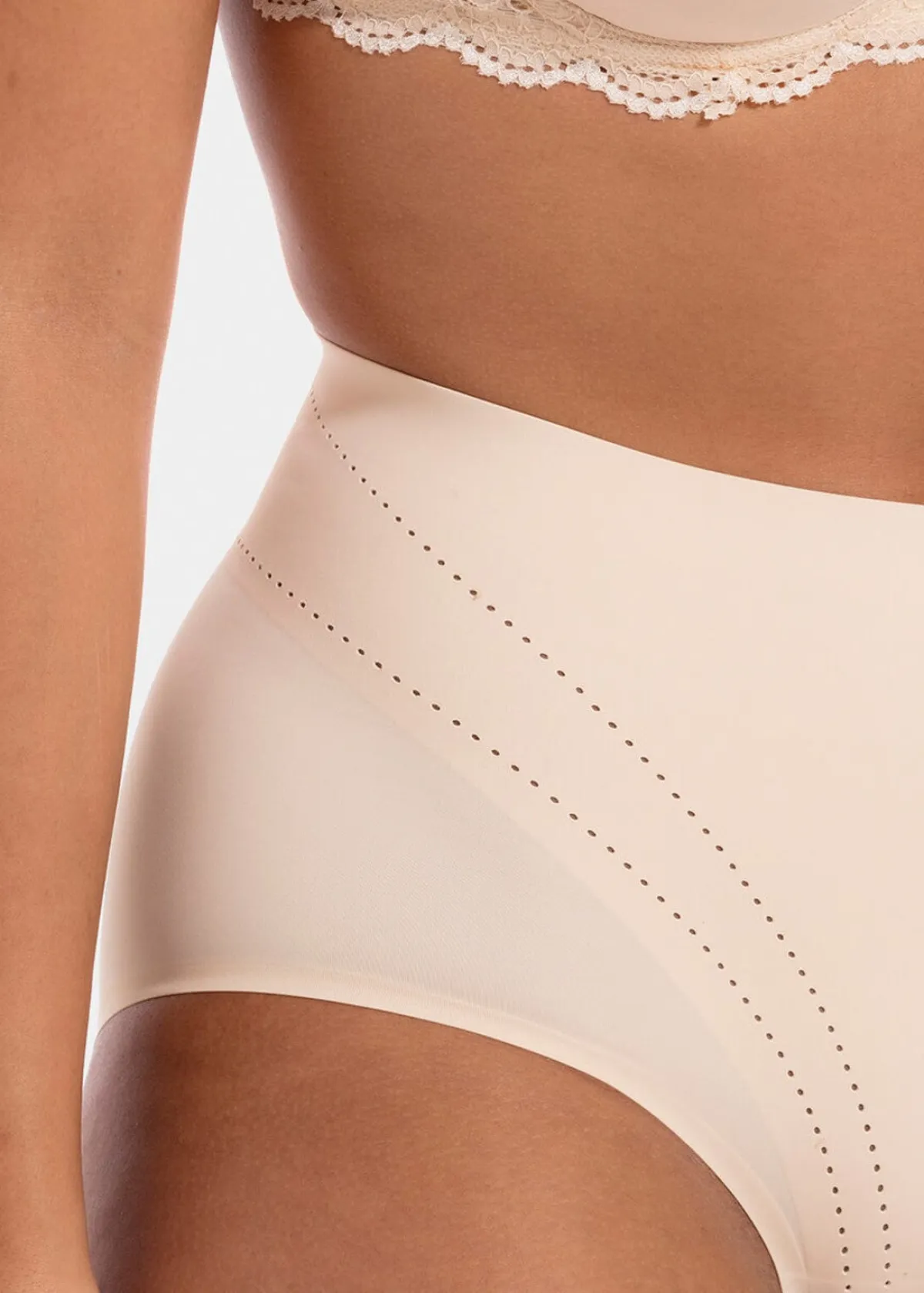 Figurformender Slip in Beige – Dream Shaper Brief>MAGIC Body Fashion Clearance