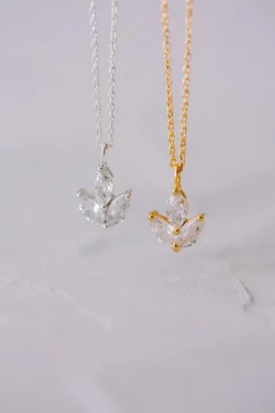 Filigrane Halskette für die Braut mit Kristall Anhänger - Simply Wonderful>Juvelan Clearance