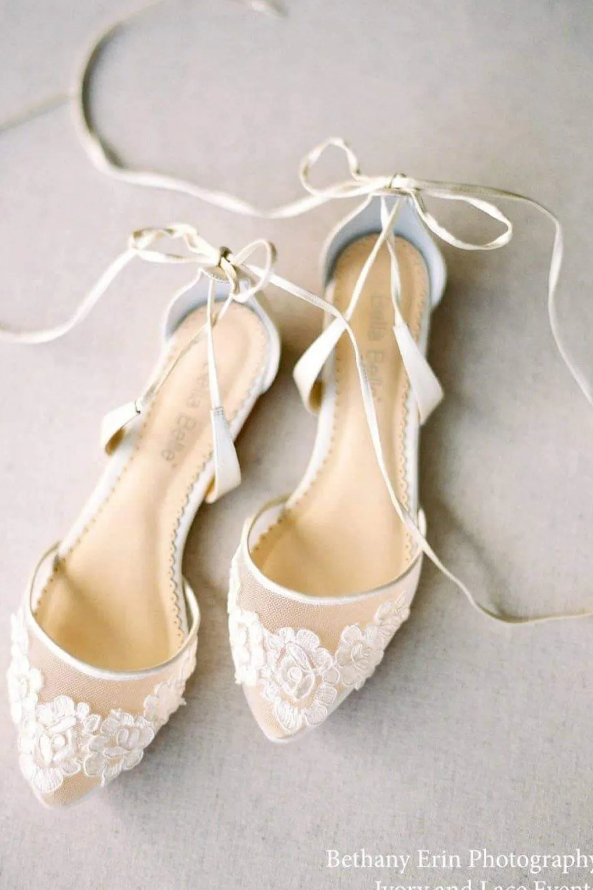 Flache Brautschuhe mit Spitze – Alicia Ivory Shoes>Bella Belle Best