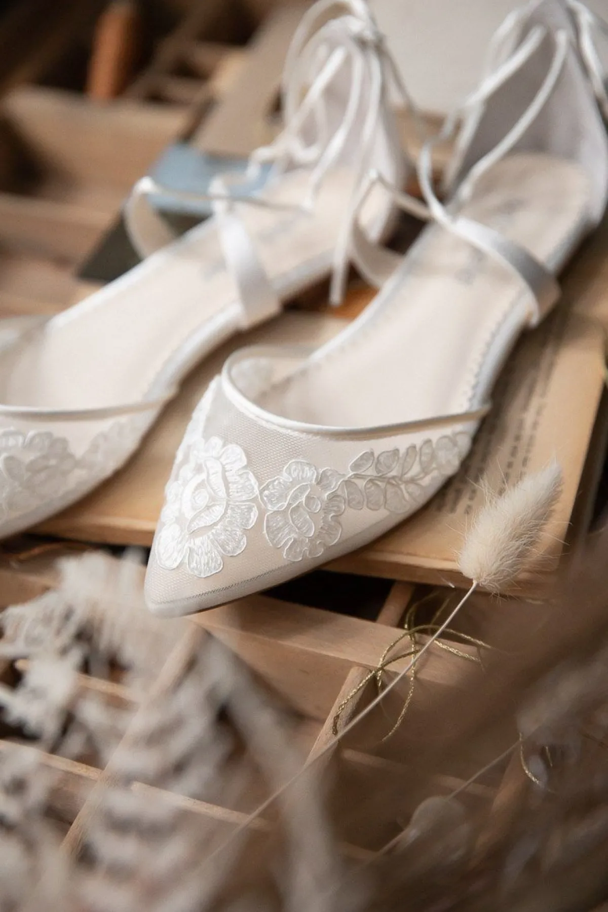 Flache Brautschuhe mit Spitze – Alicia Ivory Shoes>Bella Belle Best