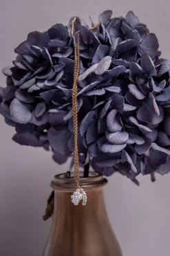 Goldfarbene Halskette mit kleinem Perlenanhänger – Pearl Bell>Decolove Best