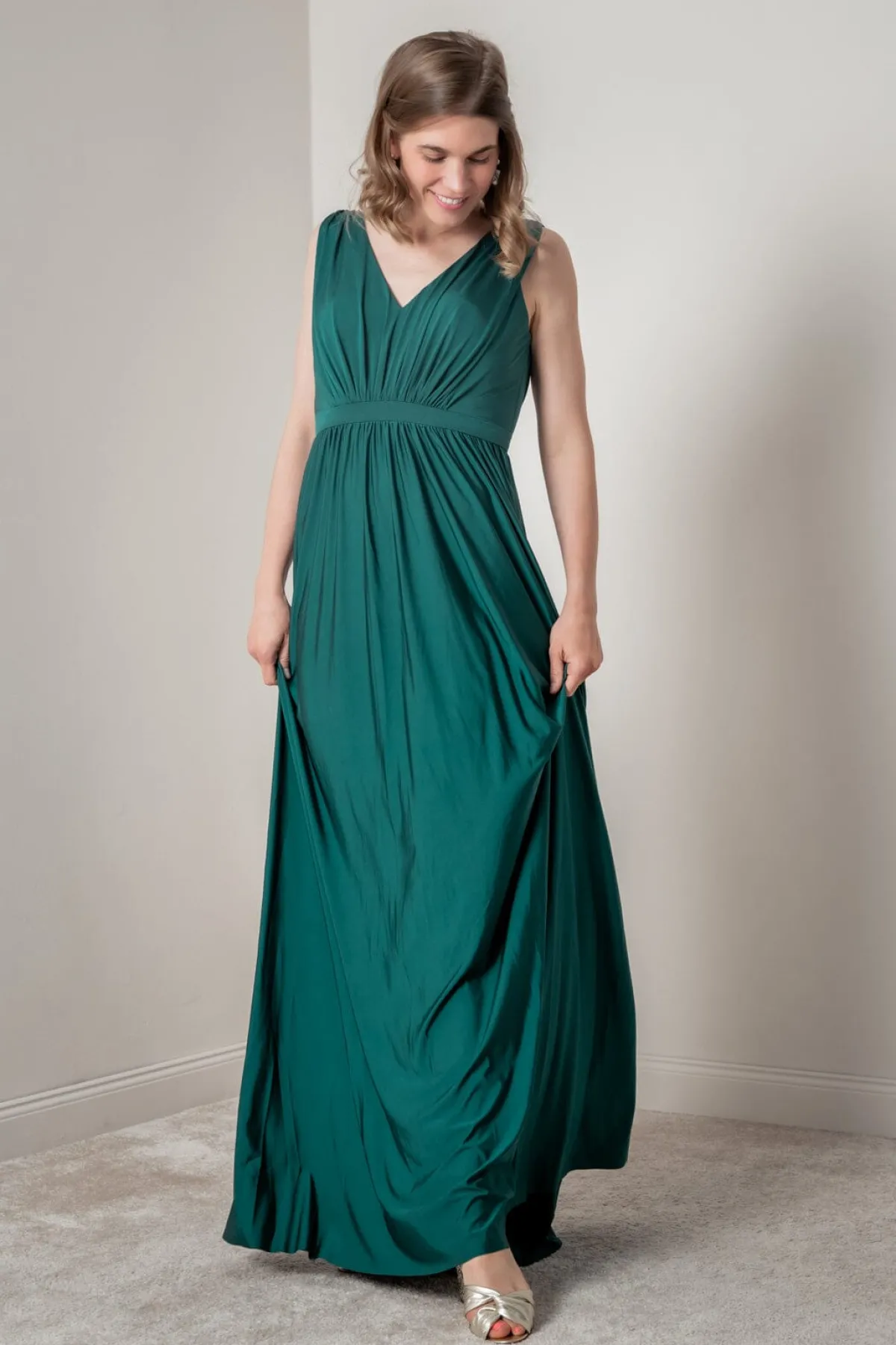 Grünes Brautjungfernkleid mit V-Ausschnitt |>Eliza & Ethan Sale