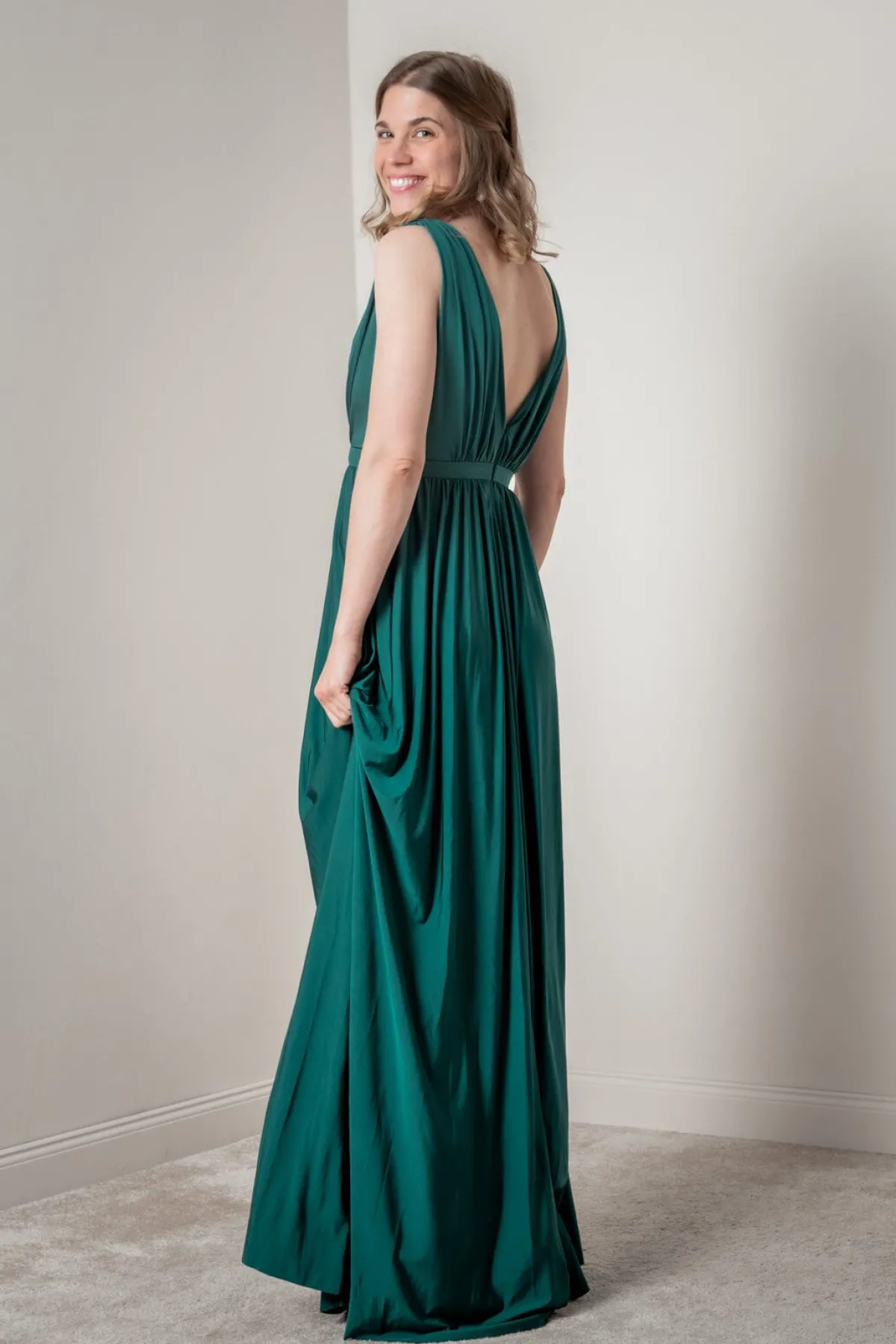 Grünes Brautjungfernkleid mit V-Ausschnitt |>Eliza & Ethan Sale