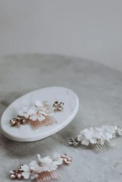 Haarkamm mit Strasssteinen und Stoffblüten>La Chia Clearance