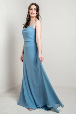 Hellblaues Abendkleid mit Rückendetail | >Glam & Grace New