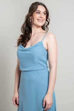 Hellblaues Abendkleid mit Rückendetail | ><noscript><img width=