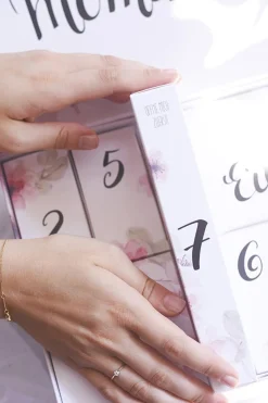 Hochzeits-Countdown-Kalender™ mit Silber-Armband und Strumpfband><noscript><img width=