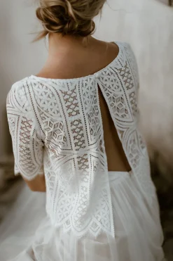 Kurzarm-Jäckchen aus Boho-Spitze in Ivory – Calista>noni Best