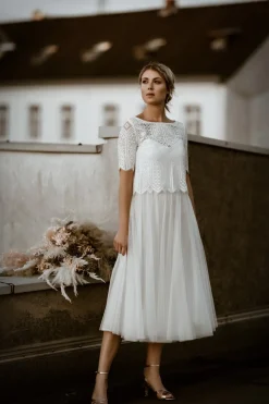 Kurzarm-Jäckchen aus Boho-Spitze in Ivory – Calista><noscript><img width=