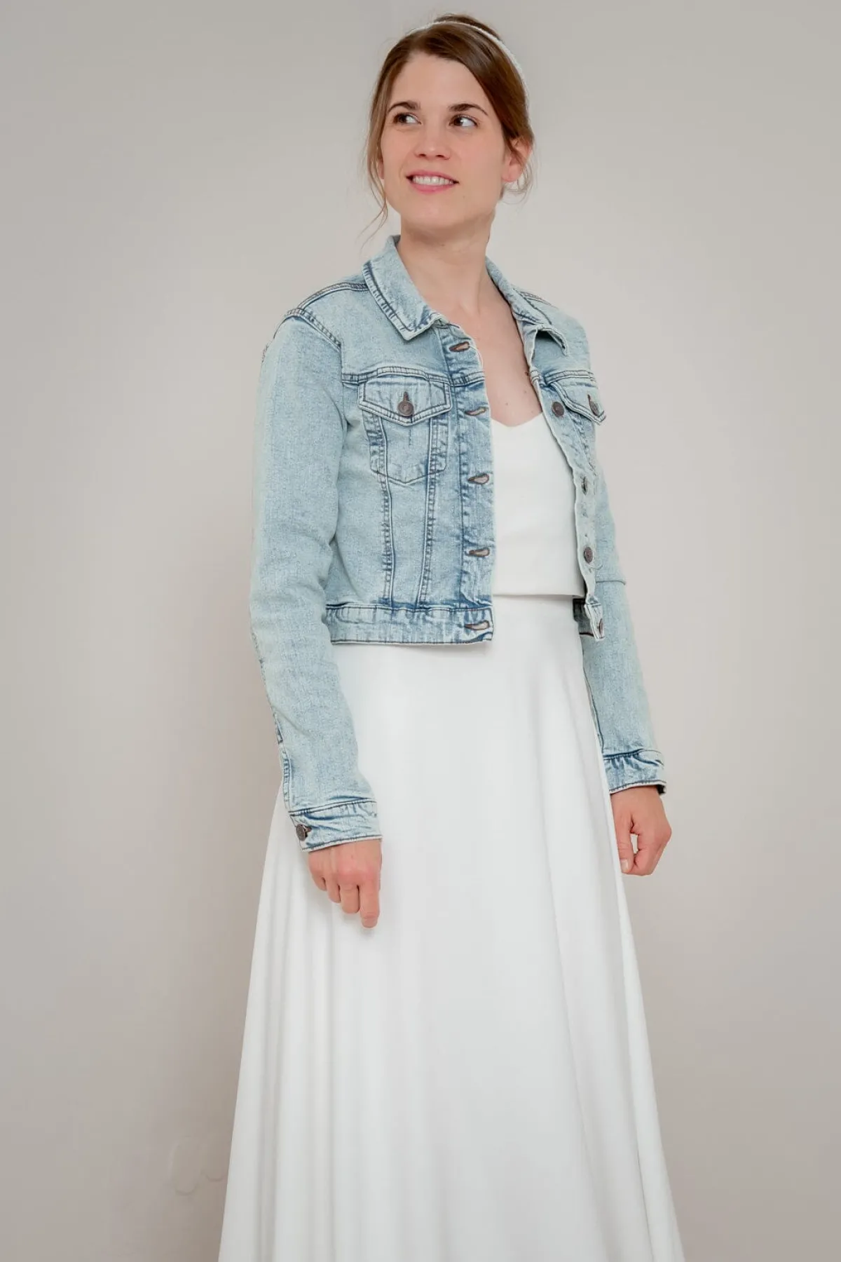 Kurze Braut Jeansjacke mit Knopfleiste>Bianco Evento
