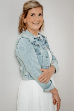 Kurze Braut Jeansjacke mit Knopfleiste>Bianco Evento