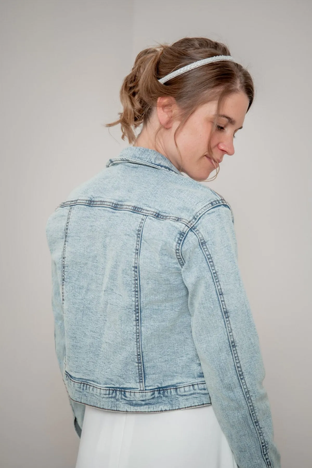 Kurze Braut Jeansjacke mit Knopfleiste>Bianco Evento