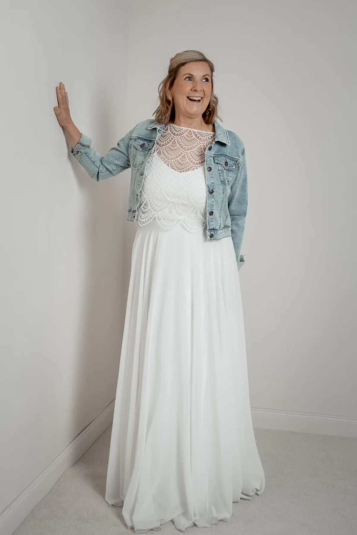 Kurze Braut Jeansjacke mit Knopfleiste>Bianco Evento