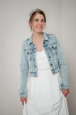 Kurze Braut Jeansjacke mit Knopfleiste><noscript><img width=