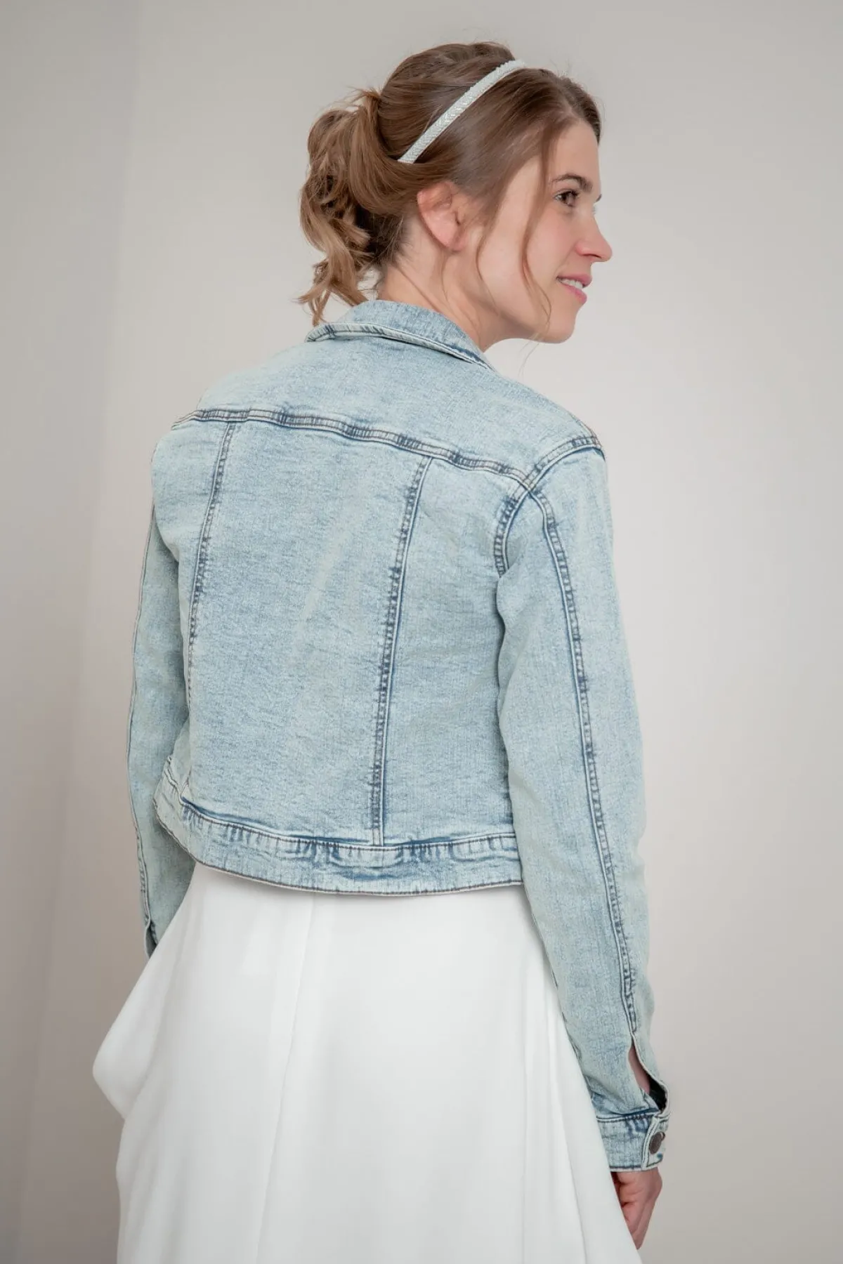 Kurze Braut Jeansjacke mit Knopfleiste>Bianco Evento