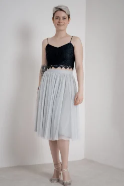 Kurzes Boho Top mit Bogenkante – Calista Cropped Black><noscript><img width=