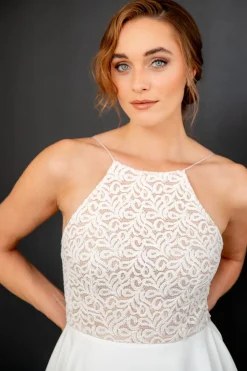 Kurzes Brautkleid mit dünnen Trägern – Junia noni One><noscript><img width=