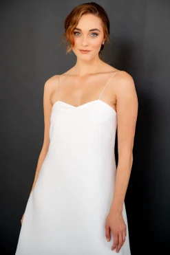 Kurzes Slip Dress in Ivory – Mirel noni One><noscript><img width=