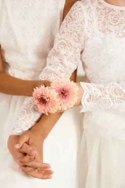 Langarmtop aus Blumenspitze für die Kommunion><noscript><img width=