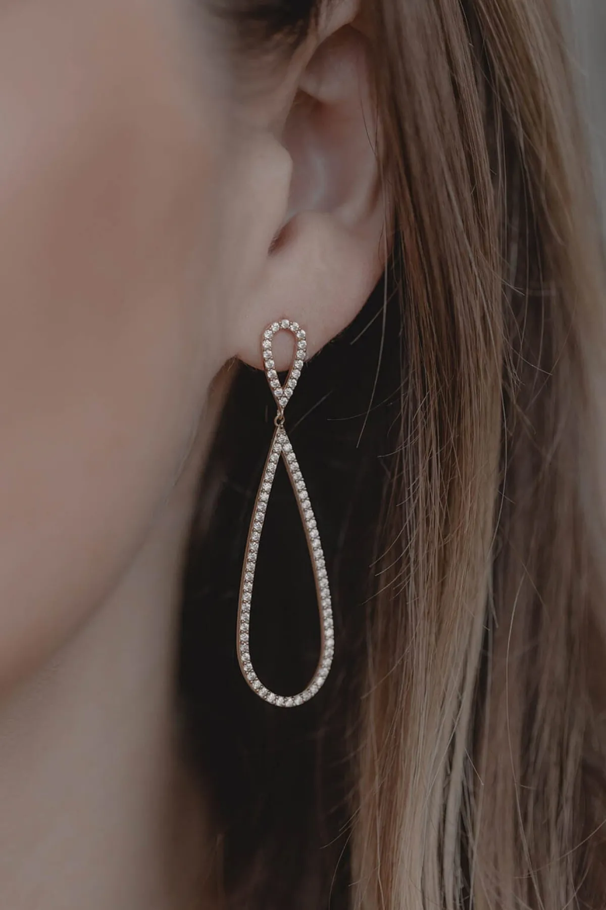 Lange Kristall-Ohrhänger in Tropfenform – Felicity>Juvelan Discount