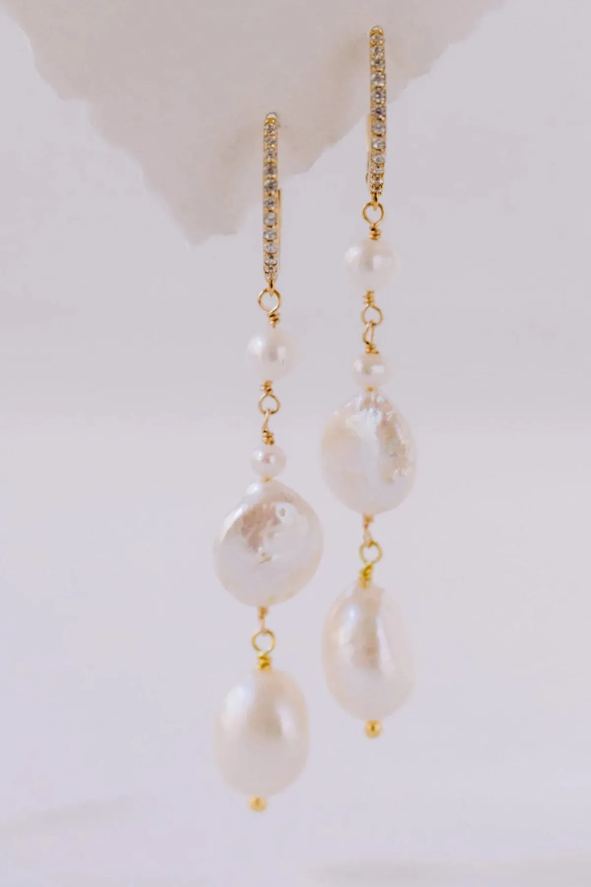 Lange Ohrhänger mit Kristallen und Perlen – Lovestruck>Juvelan New