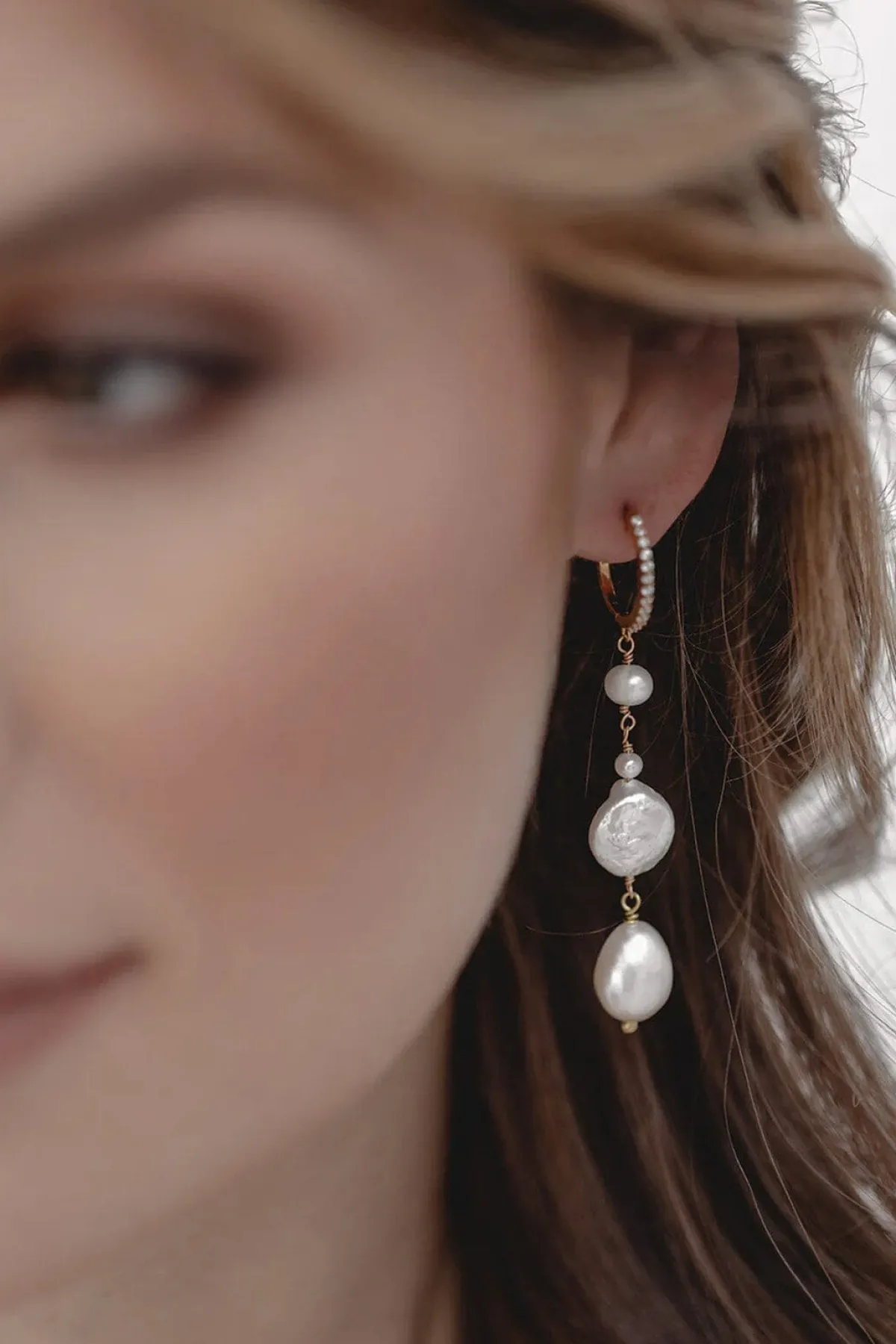 Lange Ohrhänger mit Kristallen und Perlen – Lovestruck>Juvelan New