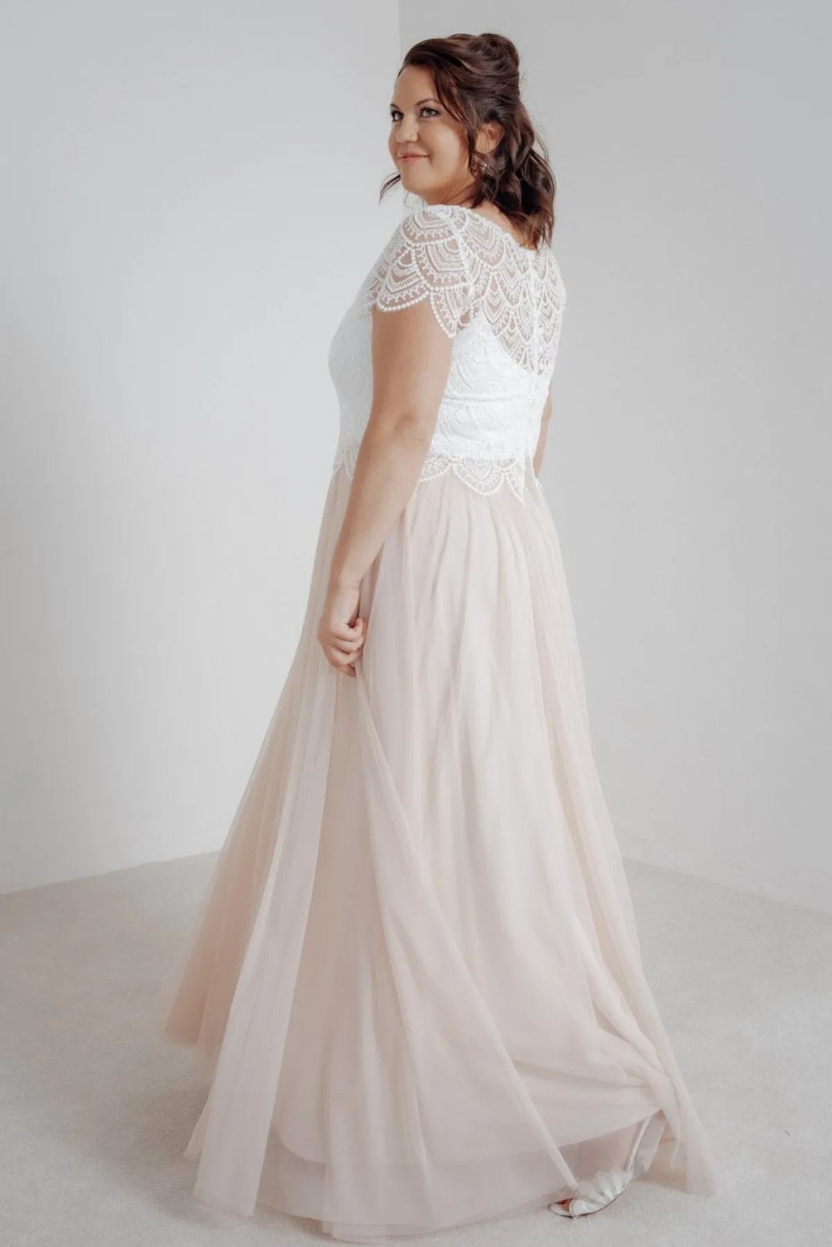 Langer Braut Rock aus fließendem Softtüll in Blush – India Curvy>noni