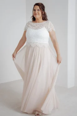 Langer Braut Rock aus fließendem Softtüll in Blush – India Curvy><noscript><img width=