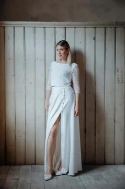 Langer Braut Rock mit Schlitz und Zierknöpfen – Eira>noni New